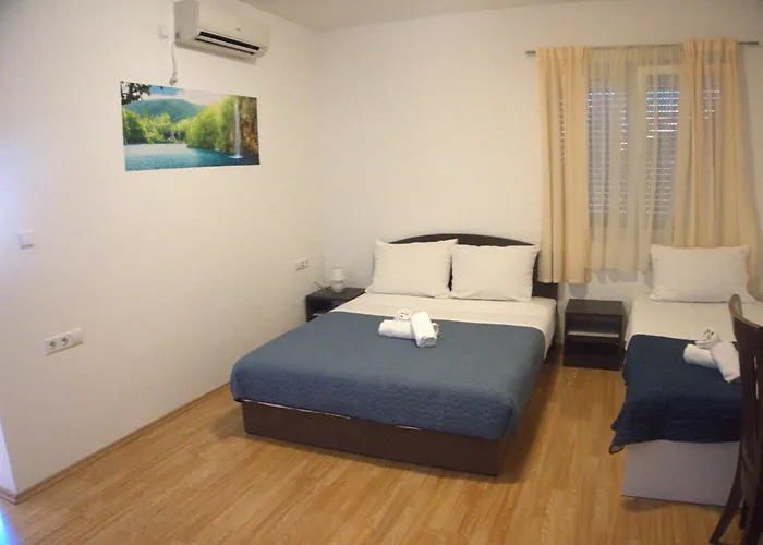 Maritimo בית הארחה Sukošan